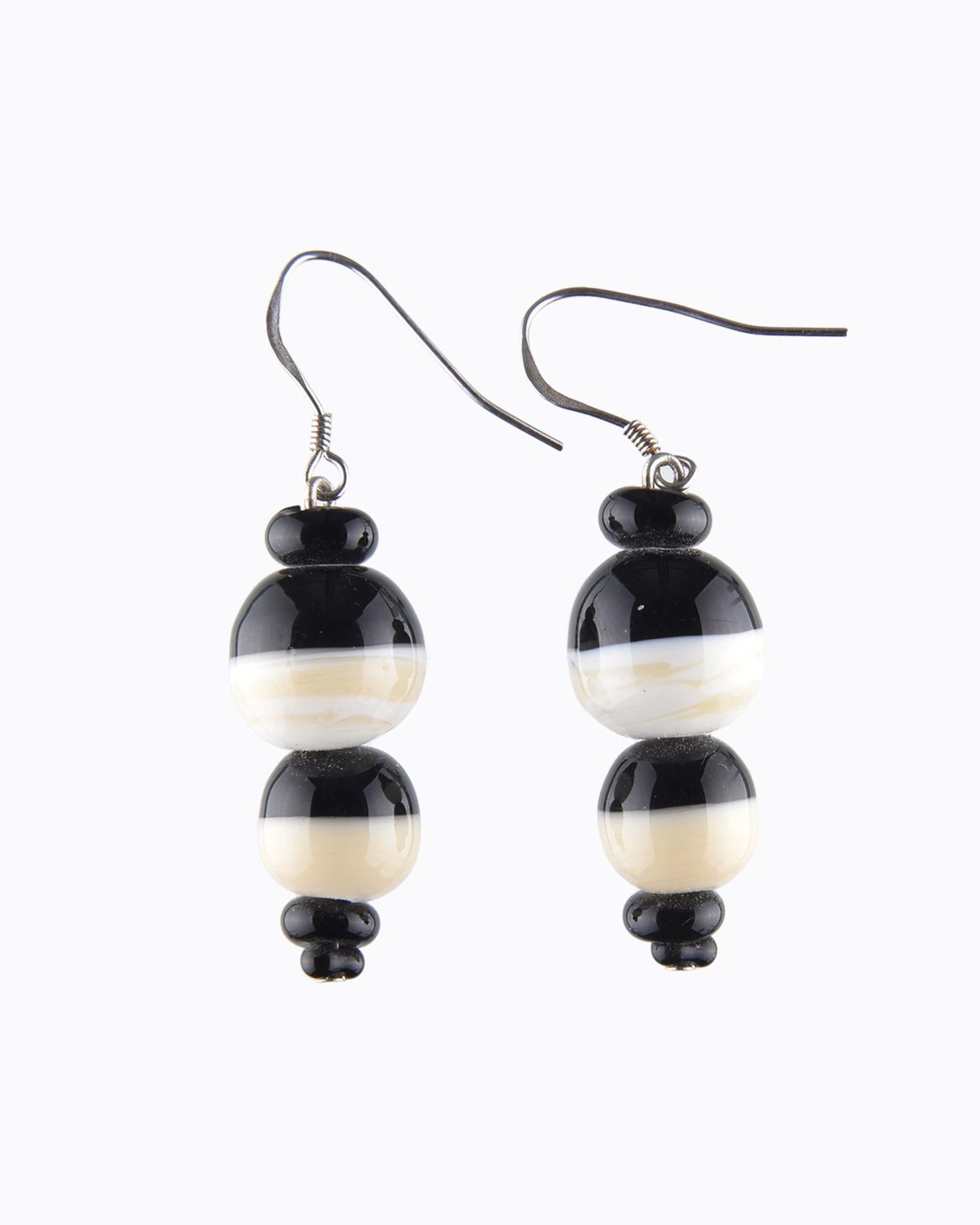 Boucles d&rsquo;oreille perles rondes en Cristal de Murano Bicolore couleur Ivoire et Noire
