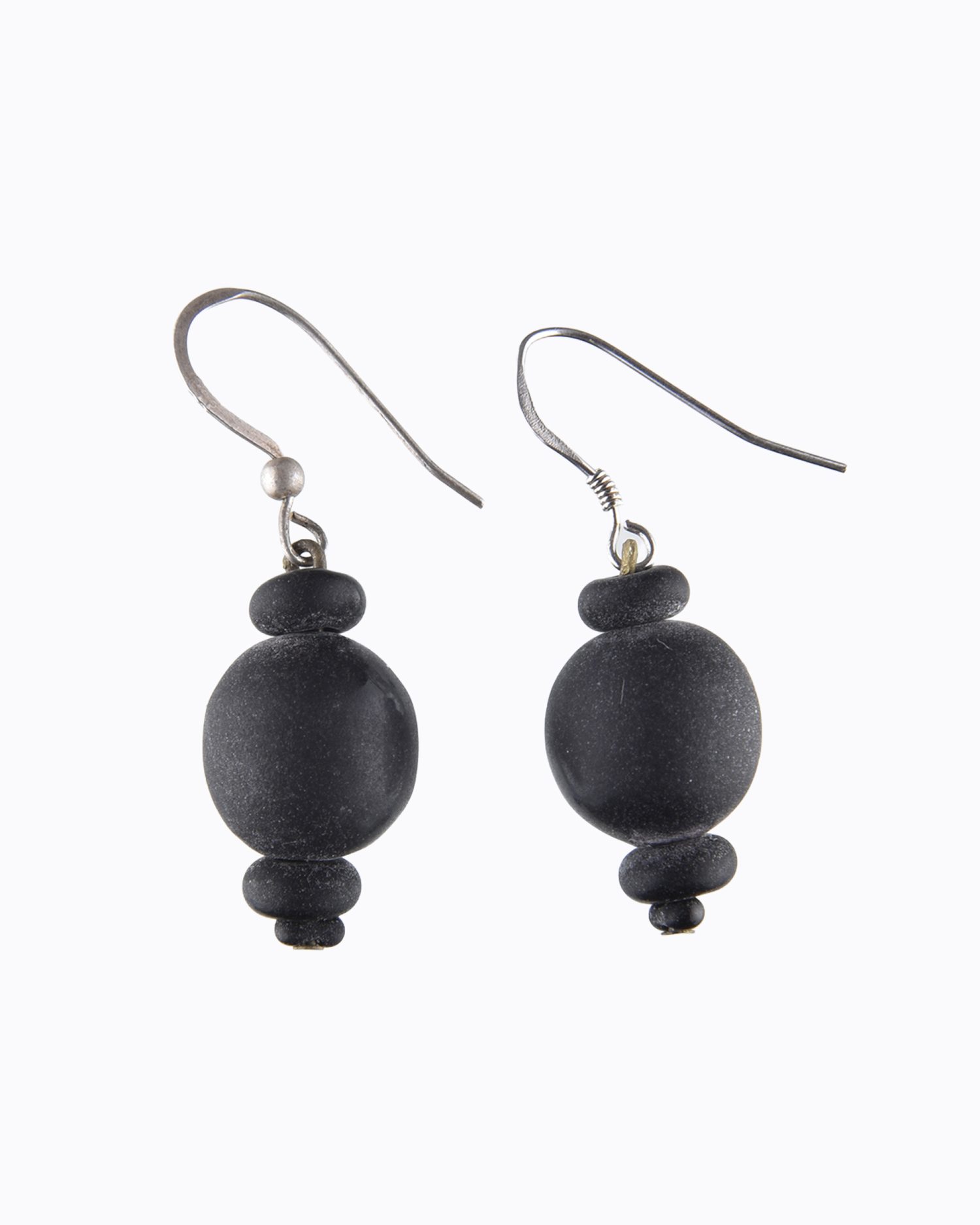 Boucles d&rsquo;oreille perles rondes en Cristal de Murano Noire Mate