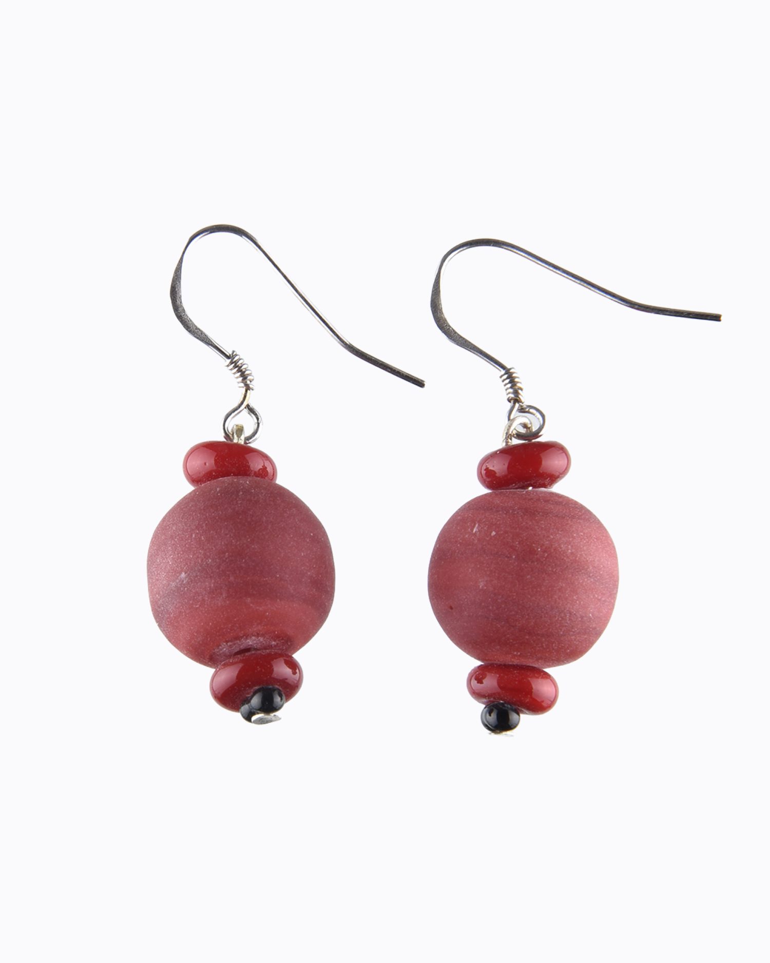 Boucles d&rsquo;oreille perles rondes en Cristal de Murano Rouge Mate