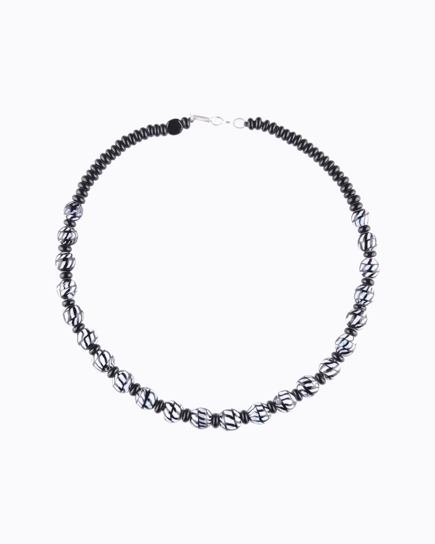 Collier perles rondes en Cristal de Murano Noire décors spirale Blanche