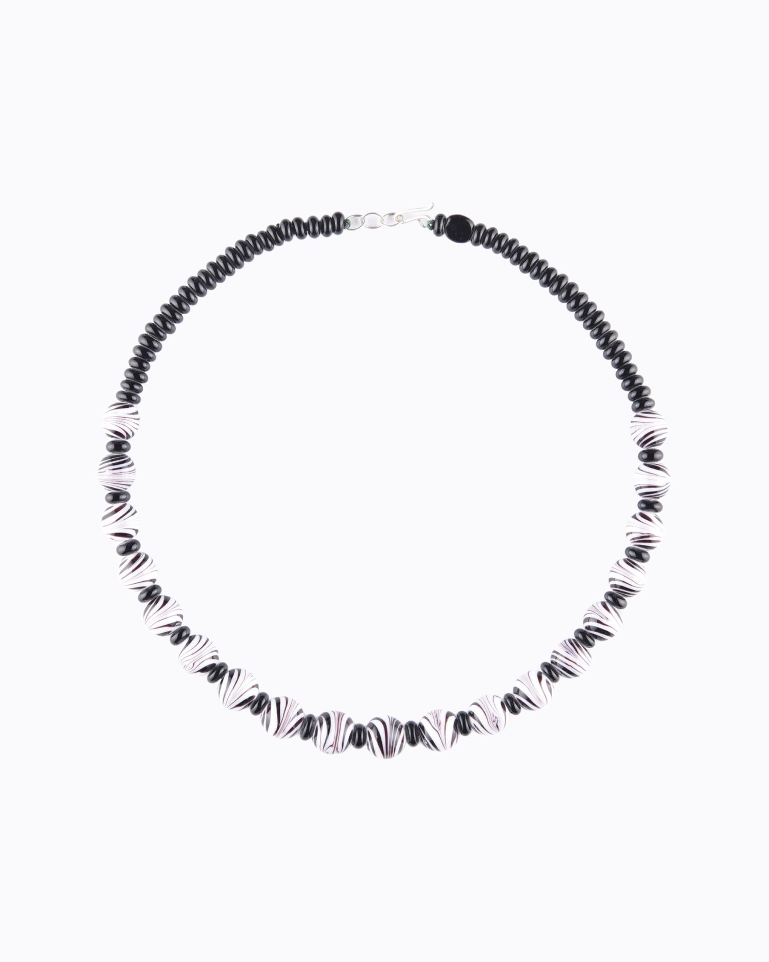 Collier perles rondes en Cristal de Murano Blanche décors peigné Noir