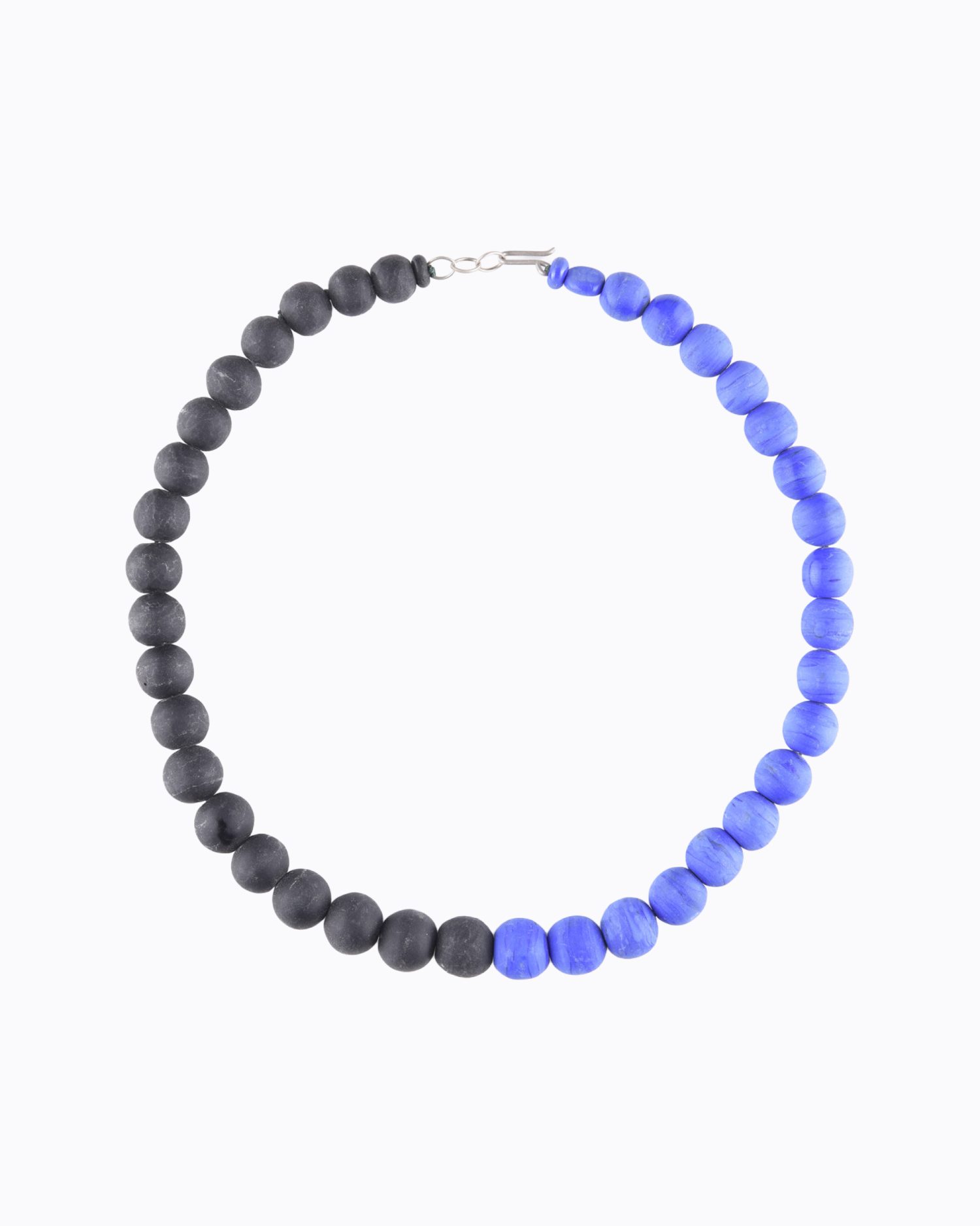 Collier perles rondes Mates en Cristal de Murano moitié Noire et Bleue