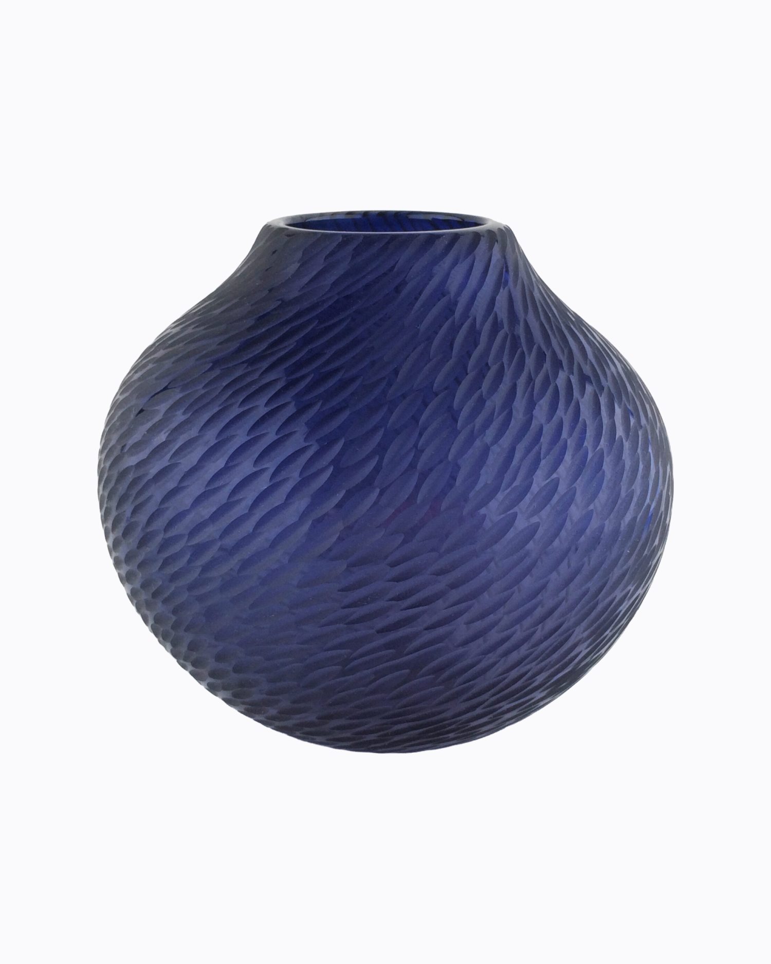 Translucide, Vase en verre soufflé bouche, formé à main levée Bleu Nuit, Effet frémissement marin