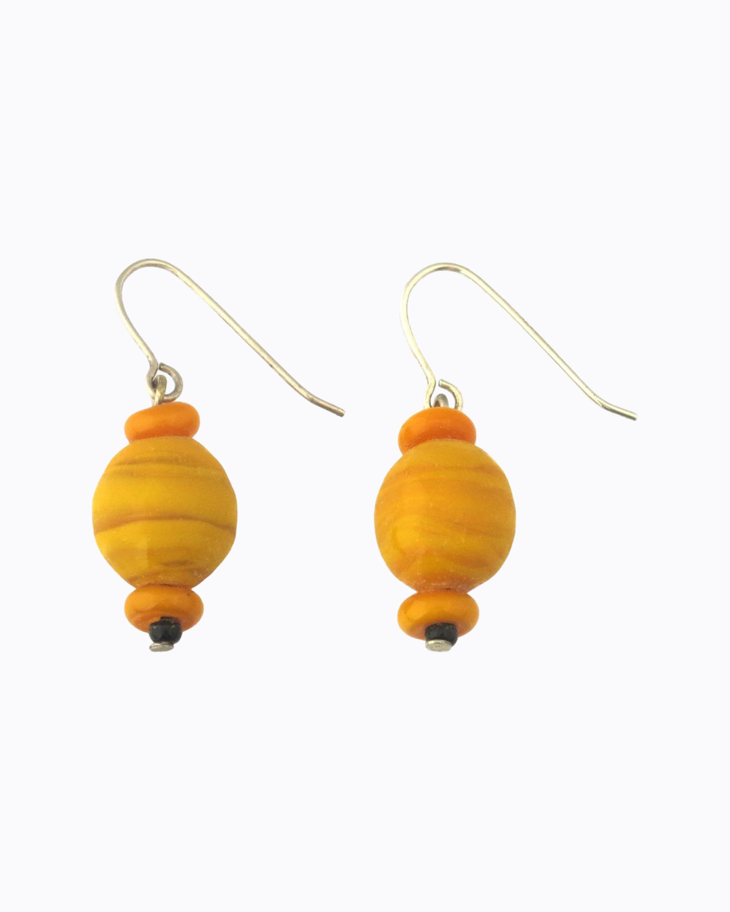 Boucles d&rsquo;oreile perles rondes en Cristal de Murano couleur Moutarde Mate