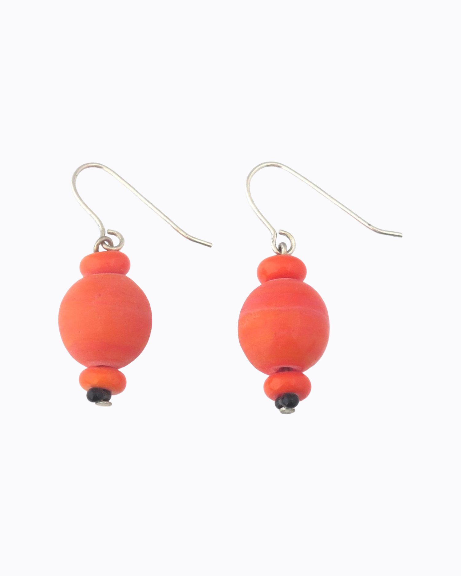 Boucles d&rsquo;oreille perles rondes en Cristal de Murano couleur Corail Mate